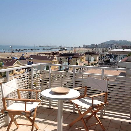 Hotel Bristol Cattolica Exterior foto