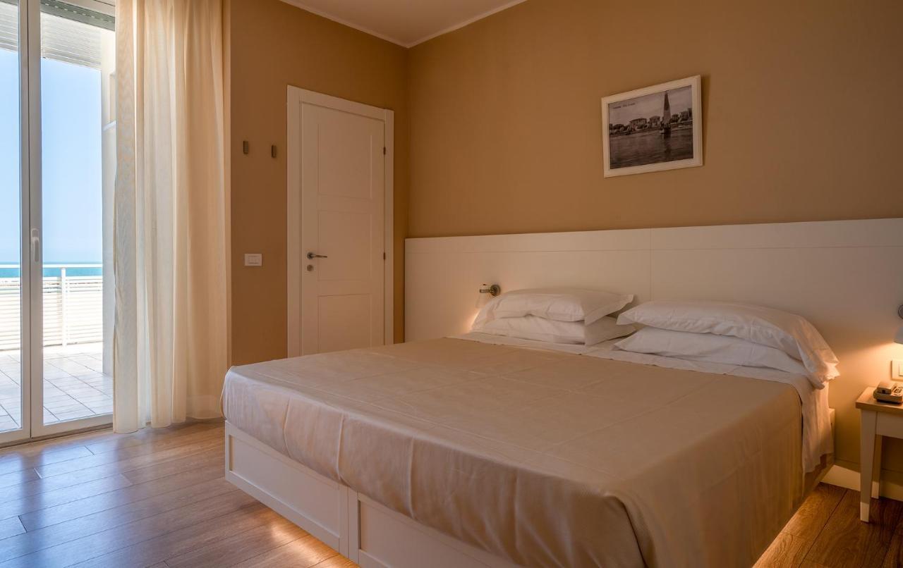 Hotel Bristol Cattolica Exterior foto