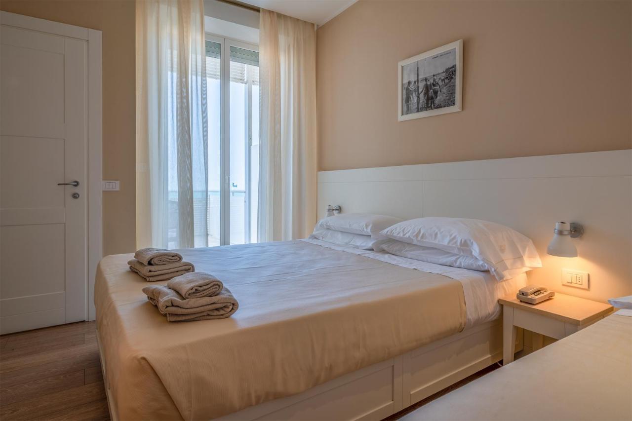 Hotel Bristol Cattolica Exterior foto